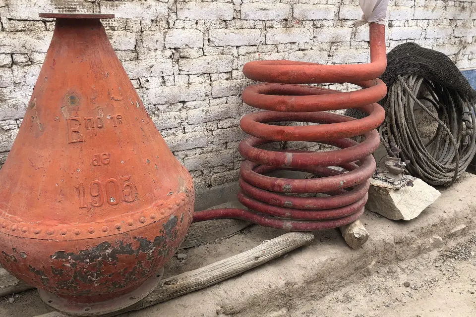Un alambique de cobre para destilar pisco