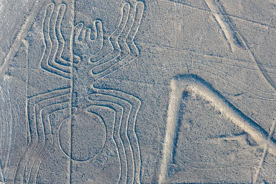 La Araña de las Líneas de Nazca vista desde el aire
