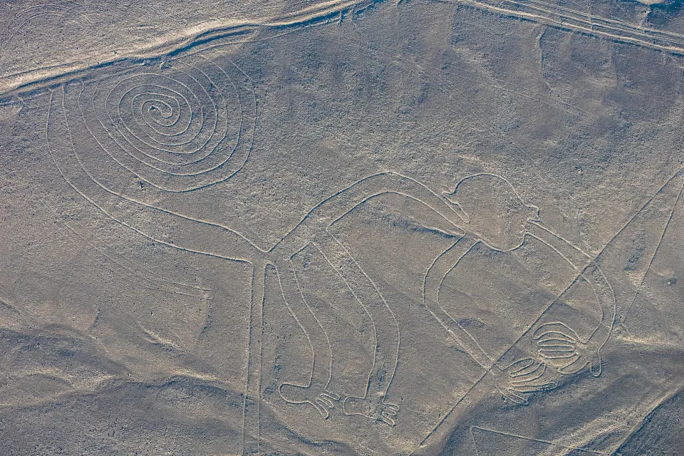 El Mono de las Líneas de Nazca visto desde el aire
