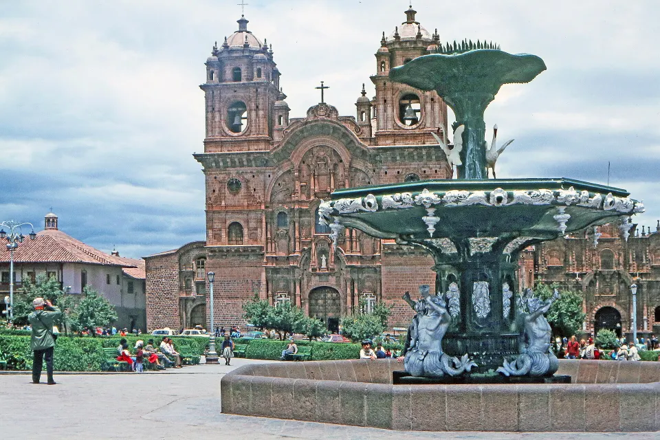 La iglesia de la Compañía de Jesús en la Plaza de Armas del Cusco