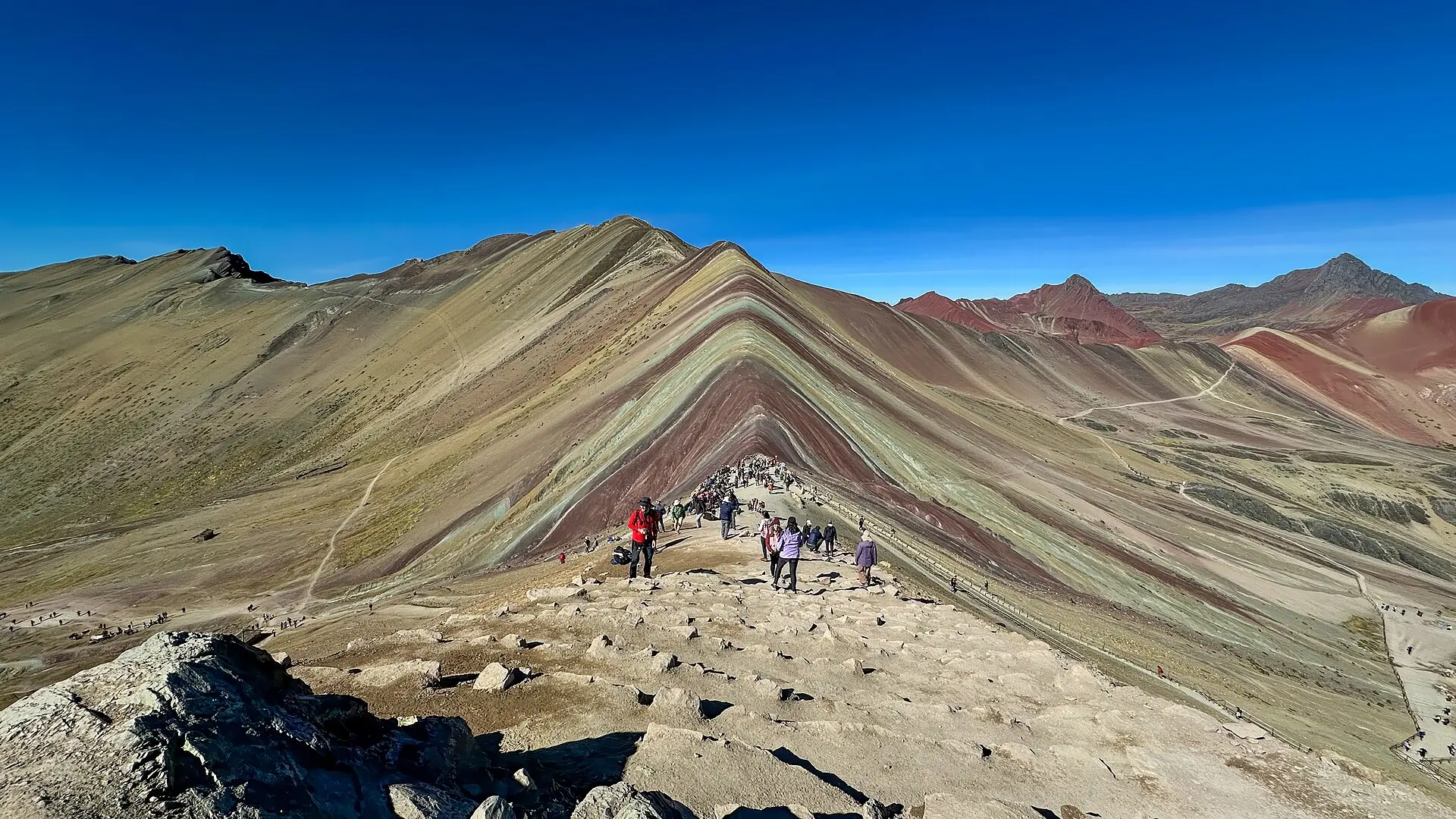 La Montaña de Colores (Vinicunca) con sus franjas rojas, amarillas y verdes